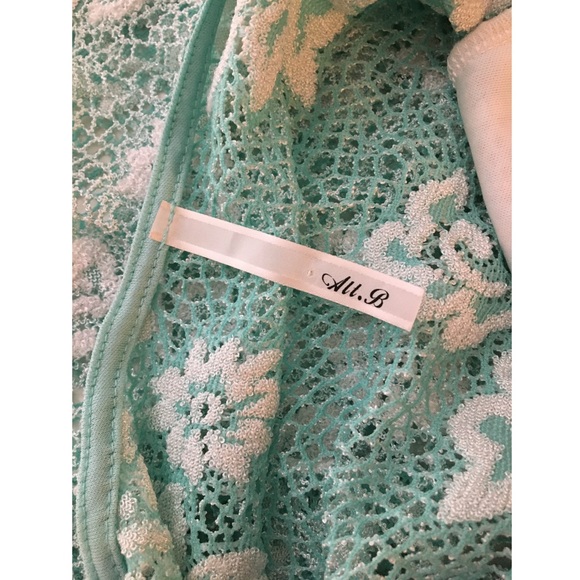 Alt. b Turquoise Lace Fit & Flare low back Blouse size Small - Picture 5 of 5